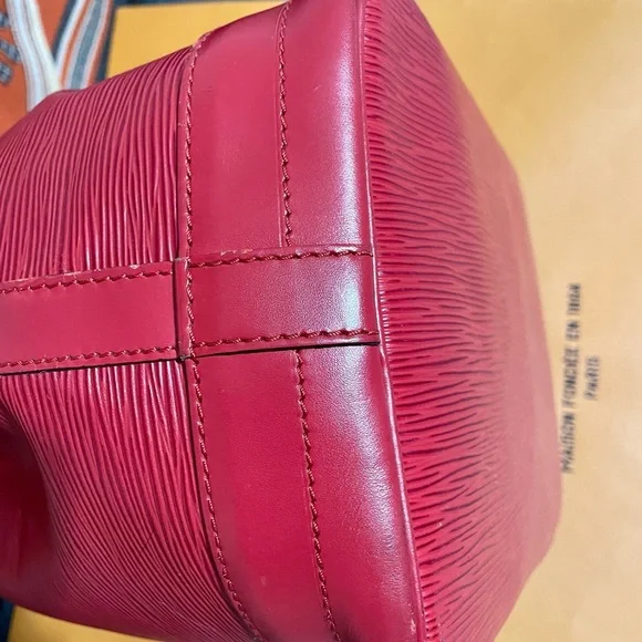 LOUIS VUITTON ❤️🌟 EPI NOE RED SHOULDER BAG ⭐️ - Picture 4 of 10